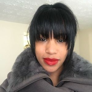 Meet your Posher, Mona